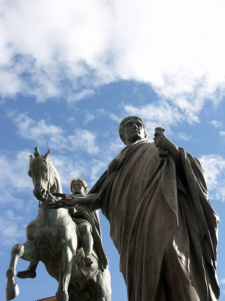 estatua de napoleon en ajaccio (córcega - napoleón iii fotografías e imágenes de stock