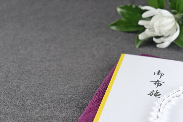 istock Envelopes for a reward to the monks. 1317732554