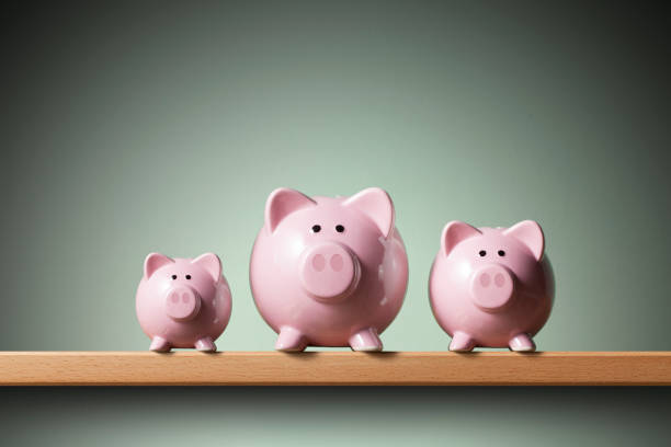 piggy bank family. three piggy banks on the shelf. - the media imagens e fotografias de stock