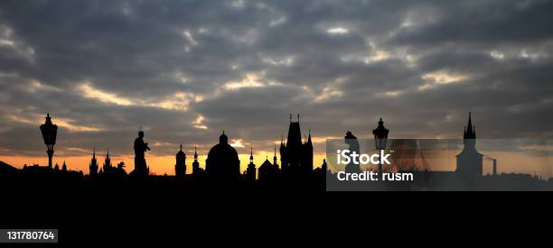 Horizonte De Praga - Fotografias de stock e mais imagens de Amanhecer - Amanhecer, Anoitecer, Ao Ar Livre