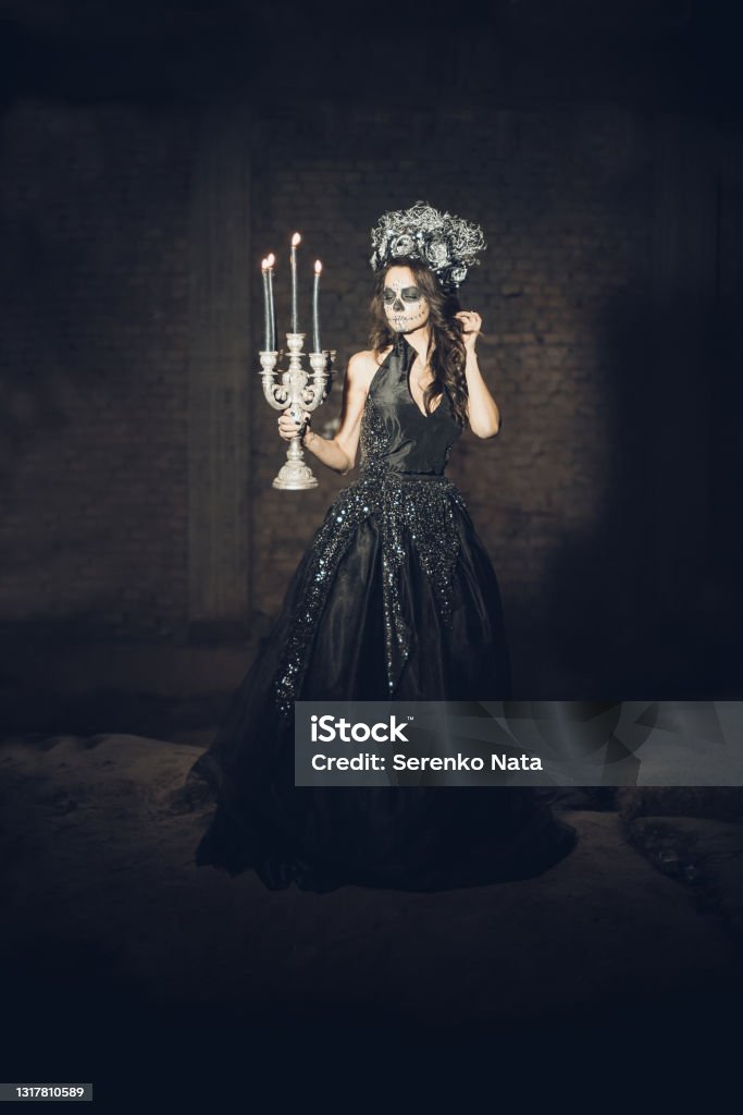 Retrato De Primer Plano De Calavera Catrina Con Vestido Negro Maquillaje De Cráneo De Azúcar Día De Los Muertos Día De Los Muertos Víspera De Todos Los Santos Foto de stock y Retrato De Primer Plano De Calavera Catrina Con Vestido Negro Maquillaje De Cráneo De Azúcar Día De Los Muertos Día De Los Muertos Víspera De Todos Los Santos Foto de stock y