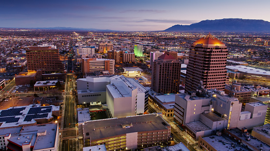 El centro de Albuquerque iluminado antes del amanecer photo