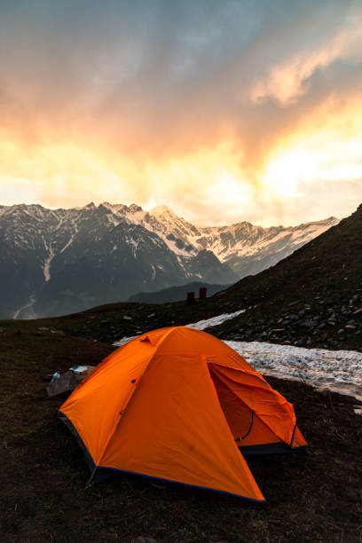 Tent at a campsite Tent at a campsite at the edge of the Himalayas, seen at sunset, on the Bhrigu Lake trek in northern India himachal pradesh photos stock pictures, royalty-free photos & images