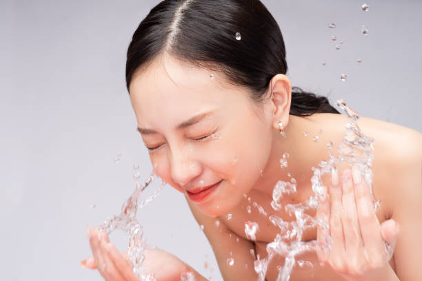 Beautiful woman Beautiful Asian woman washes her face with pure water woman washing face stock pictures, royalty-free photos & images