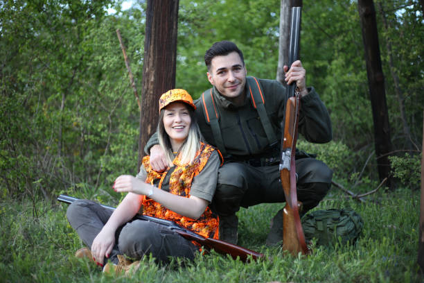사냥은 우리의 라이프 스타일 스톡 사진입니다 - shooting women gun shotgun 뉴스 사진 이미지