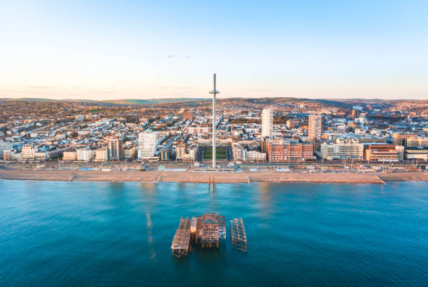 i360 y west pier brighton - sussex fotografías e imágenes de stock