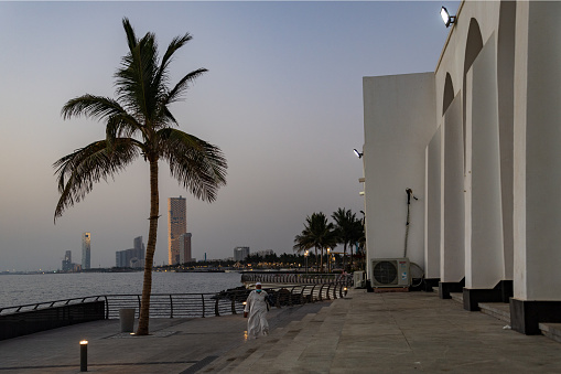 Saudi Arabia: Jeddah, at the Corniche, 12 May 2021. Jeddah is a city oriented along the Red Sea and covers in total more than 70km; from the North with its Ports de Plaisance all the way to the South with its iconic King Fahd Fountain. At this prolonged seafront there is a promenade lined with palm trees called the Corniche. The Corniche counts numerous sculptures, kiosks, pavilions, playgrounds, picnic areas, hotels, beaches and famous mosques. As this promenade faces West, people flock to the open sea front and enjoy the marvellous and romantic sunsets.
