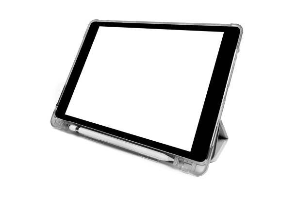 цифровая планшетная технология с карандашным стилусом и корпусом, изолированной на белом фоне - digital tablet digitized pen laptop black стоковые фото и изображения