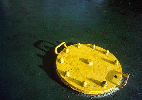 Oil tanker deck's hatch