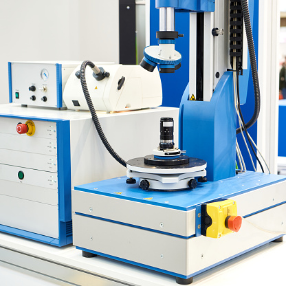 High-precision centration test devices, alignment, cementing and bonding systems