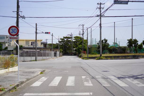 コロナの状況により空っぽの宮古島の交差点 - 横断歩道 ストックフォトと画像