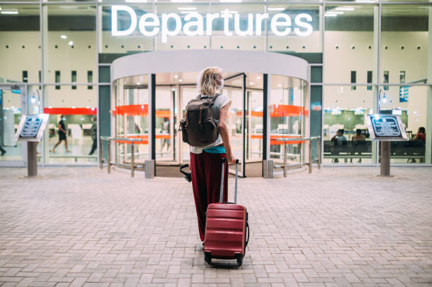 chętnie podróżuj ponownie - people traveling travel leaving disembarking zdjęcia i obrazy z banku zdjęć