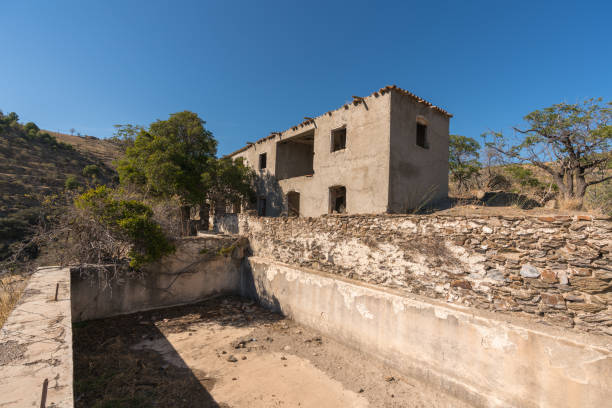 istock Ruined farmhouse in southern Spain 1318159840
