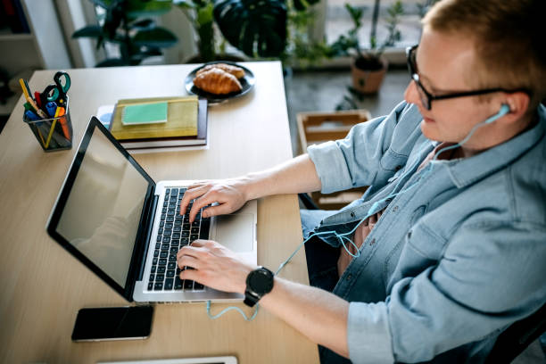 istock Casual business man 1318203094