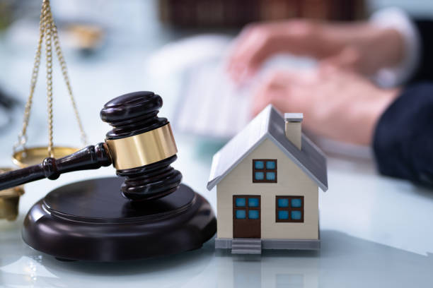istock Real Estate House Foreclosure Lawyer 1318253932