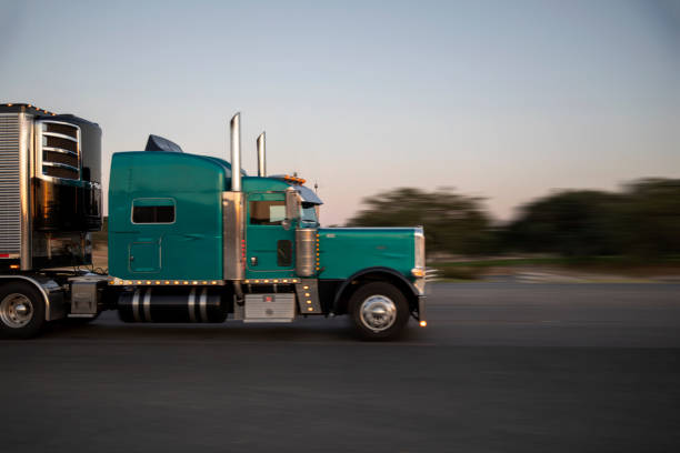 istock Semi  Trailer Truck 1318255509