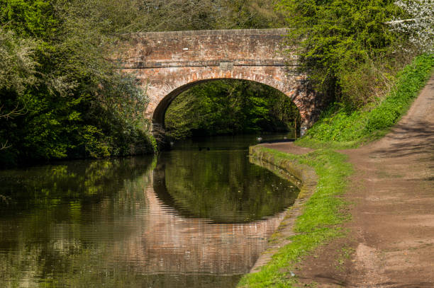 istock A split canal bridge on the Stratford Canal 1318257882
