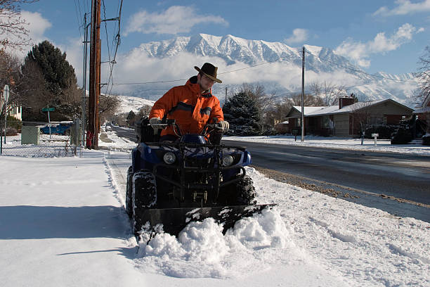 cztery-wheeler pług śnieżny - fourwheeler zdjęcia i obrazy z banku zdjęć
