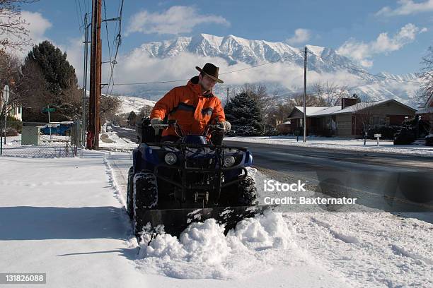 Czterywheeler Pług Śnieżny - zdjęcia stockowe i więcej obrazów Quad - Quad, Pług śnieżny, Śnieg