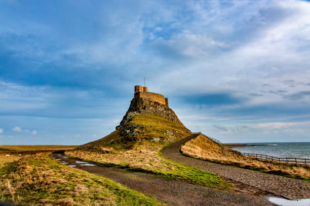 clôture rurale. - northumberland england lindisfarne northeastern england england photos et images de collection