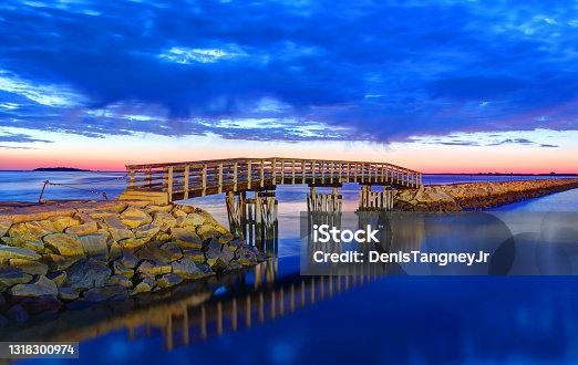 istock Plymouth harbor jetty bridge 1318300974
