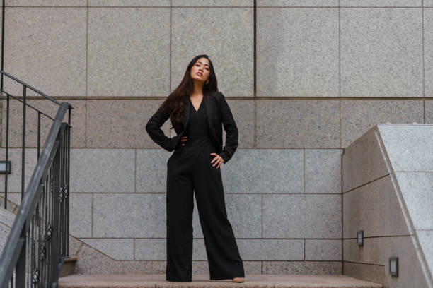 portrait of fashionable businesswoman - fato de senhora imagens e fotografias de stock