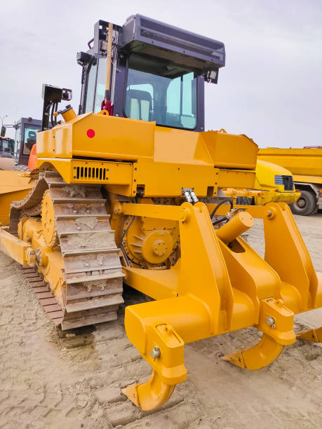 lagarta ao ar livre no canteiro de obras em kiyv - caterpillar truck - fotografias e filmes do acervo