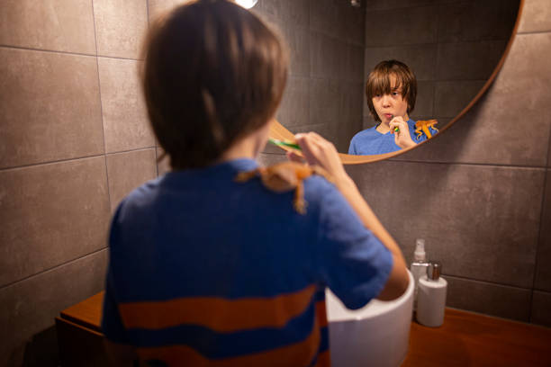 istock Time to brush teeth before or after bed 1318337427