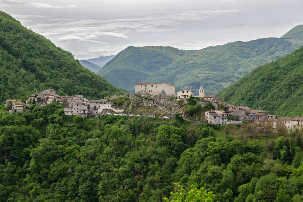 istock Frazione of Posticciola 1318354098