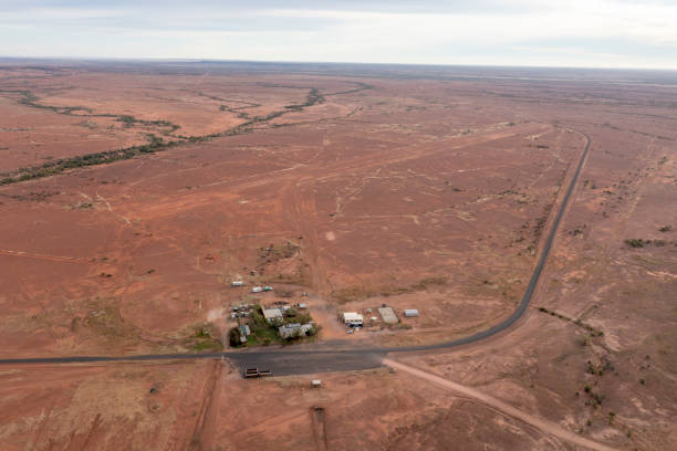 노쿤드라의 외딴 아웃백 마을 - town australia desert remote 뉴스 사진 이미지