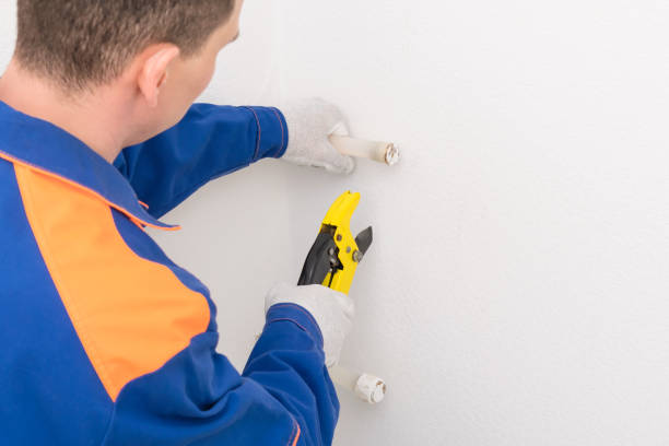 istock a worker cuts a XLPE pipe for a plumbing 1318389310