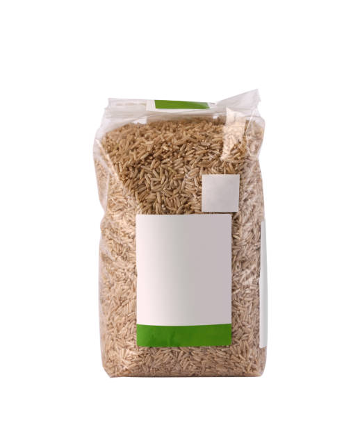 sacco di plastica di riso integrale con etichetta bianca - brown rice rice healthy eating organic foto e immagini stock