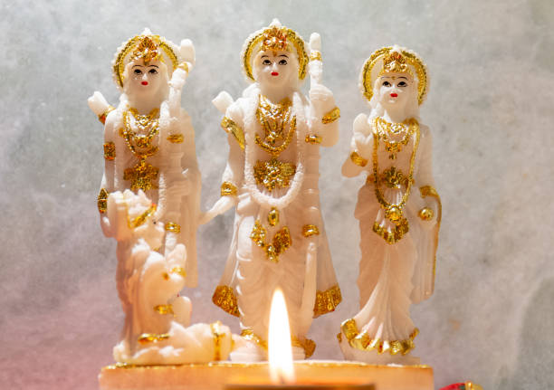 Diya light to worship Lord Ram to celebrate the festival of Diwali