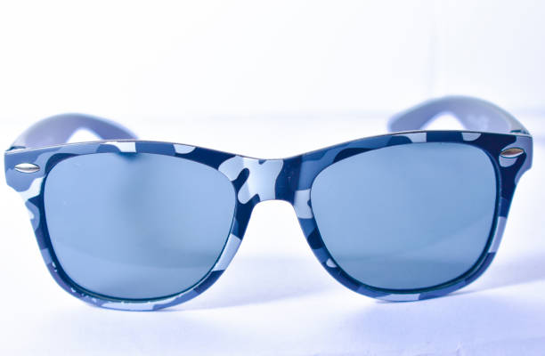 sunglasses - tinted sunglasses imagens e fotografias de stock