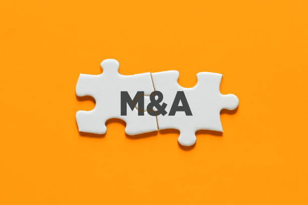 pezzi di puzzle connessi con l'acronimo m&a. fusione e acquisizione nel business - incorporazioni e acqusizioni foto e immagini stock