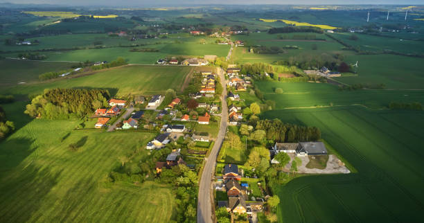 tipico villaggio danese - denmark foto e immagini stock