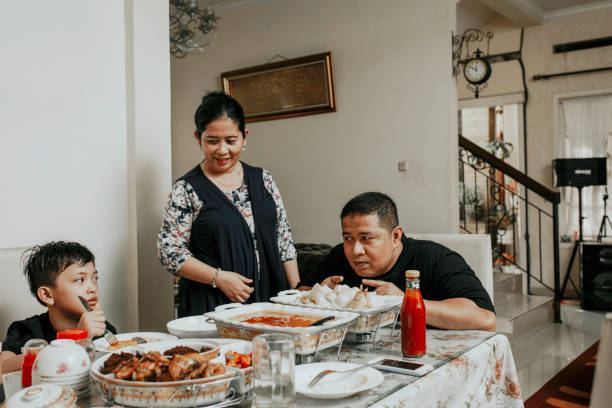 istock family muslim Iftar for Ramadan 1318482411