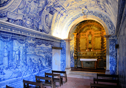Setúbal, Portugal: blue tiles (azulejos) and gilded altar of the chapel of St Philip fort, Baroque religious architecture - Capela da Fortaleza de São Filipe