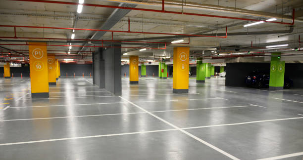 Green and yellow level in the underground garage
