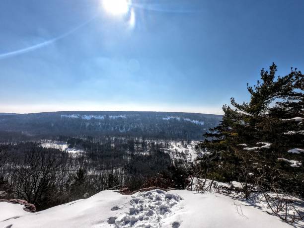 devils lake view during winter. - devils lake imagens e fotografias de stock