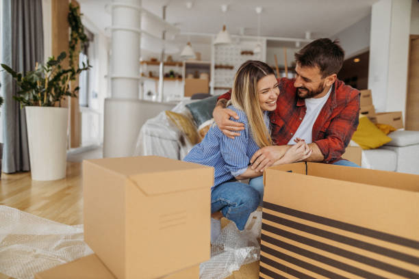 istock Young couple moving 1318511964