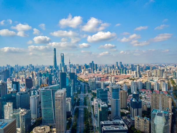 la vista aerea del drone di lujiazui, pudong, shanghai - shanghai tower foto e immagini stock