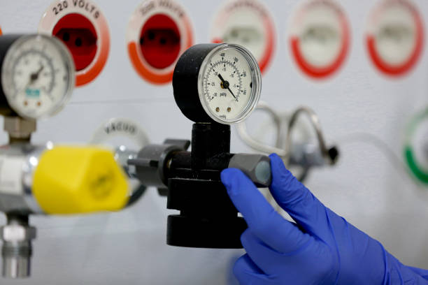 istock One-handed hospital lung oxygen meter with blue glove for triggering. 1318529006