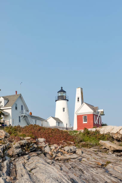 célèbre vieux phare de pemaquid point à bristol - pemaquid point lighthouse photos et images de collection