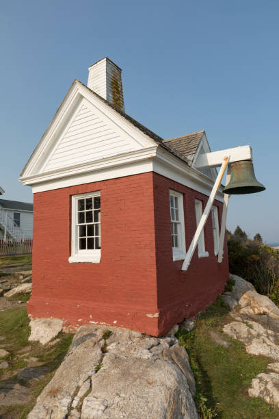 ブリストルの有名な古い灯台 - pemaquid peninsula lighthouse maine pemaquid point ストックフォトと画像