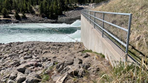 istock Side view of a dam 1318549815
