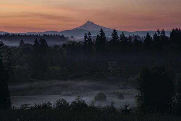 istock Mount Hood Sunrise In the Pacific Northwest 1318558682