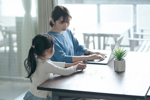 istock A child talking to a woman teleworking 1318558744