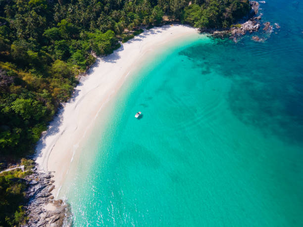 istock Beautiful tropical sea in sunny day 1318581594