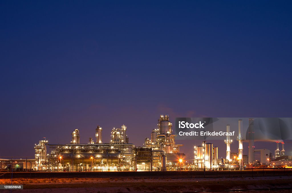 Rafineria w nocy - Zbiór zdjęć royalty-free (Benzyna)